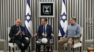 נשיא המדינה נועד עם יו”ר ועדת הבחירות המרכזית וראש השב”כ ויחד הצהירו על תמיכתם המלאה בוועדת הבחירות המרכזית ובהבטחת תקינותן