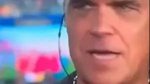 רובי וויליאמס והחומר החשוד שנפל מהאף שלו במהלך שידור חי בגמר המונדיאל