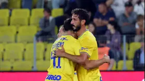 שגיב יחזקאל שחקן מכבי תל אביב חוגג מול שריף טירספול