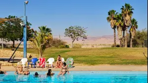 בריכה, קיבוץ לוטן