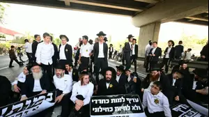 הפגנת חרדים נגד מעצר עריק, כביש 4 כניסה לבני ברק, 12 באוגוסט 2026