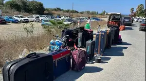 מזוודות מישראל בשוק הפשפשים בקפריסין
