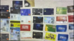 הכירה גברים בטינדר, גנבה מהם כרטיסי אשראי ושיקים - והשתמשה בהם לעקוץ אחרים