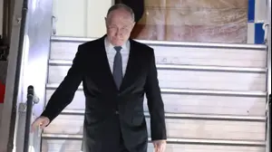 נשיא רוסיה ולדימיר פוטין יורד מהמטוס בביקור בהודו, 11.9.2026