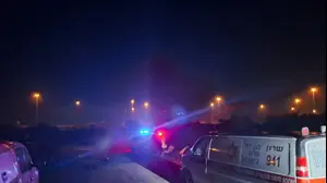 שלושה גברים אותרו ללא רוח חיים ברכב שרוף בשרון