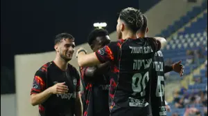 חמודי כנעאן ושחקני הפועל באר שבע חוגגים עם אבו רומי