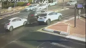 פגע ברכב משטרתי, נמלט תוך סיכון משתמשי הדרך וניסה להשמיד ראיות