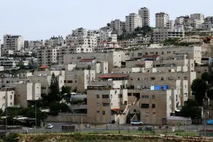 מפגינים חסמו כבישים בשכונות במזרח ירושלים, המשטרה פועלת לפתיחתם