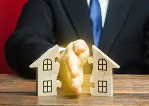 חיים שלמים בונים, חודשים בודדים מספיקים כדי לפרק הכול