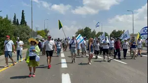 משפחת גולדין צועדת לרצועת עזה: "מי שמשאיר חיילים בשדה הקרב, יפקיר את החיים"