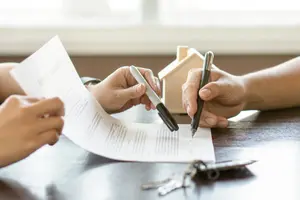 בני הזוג התנחלו בדירת יוקרה בהרצליה וסירבו לצאת, כך זה נגמר