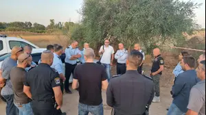 חשד לרצח: צעירה עם סימני אלימות נמצאה בשדה סמוך לרחובות