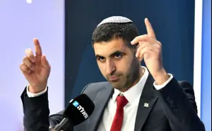 הכנסת מחוקקת במשך חודשים, שופט יחיד מקפיא תוך שעות: ברית האינטרסים