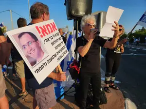 אמו של אהוד גולדווסר: 