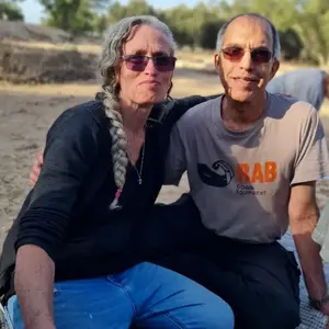 סגירת מעגל מצמררת: לוחם מצא בעזה פסל של אבנר ומיה גורן  - והשיבו לניר עוז