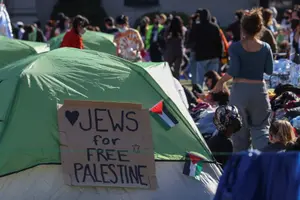 תקריות אנטישמיות בהפגנות נגד ישראל באוניברסיטאות בארה"ב; עשרות נעצרו