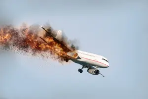 דרמה במיאמי: מטוס של אמזון סטה מהמסלול – והפך לכדור אש | תיעוד