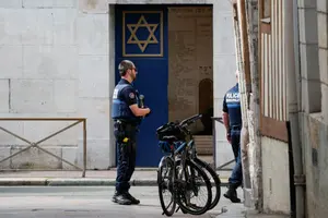 ארה"ב למדינות העולם: הגבירו אבטחה סביב בתי כנסת בחגי תשרי