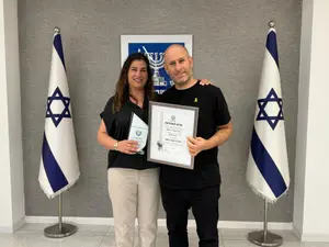 בזכות פועלם במלחמה - תואר דוקטור יוענק לחנוך ואפרת דאום