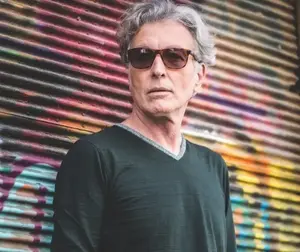 ככה זה לאהוב את עצמך: החגיגה המדברית של ברי סחרוף