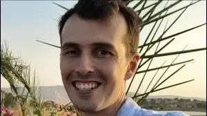אלמנת הגבר שנהרג מנפילת עץ מחוץ לחדר הלידה תובעת מיליונים: 