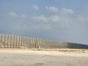 צה"ל עצר אזרחים שחצו לעזה; מאות ניסו להתקרב לגדר המערכת