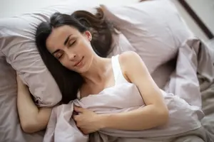 רופא מזהיר: סוג השינה המסוכן ביותר שגורם ל-100,000 תאונות בשנה