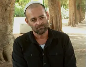 "ארצח אותך": בנו של מאיר אריאל נעצר בחשד שאיים על אישה