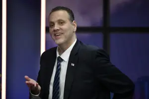 השר מיקי זוהר נחקר בפרשת ההסתדרות: 