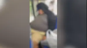 "הוא תפס לי בחזה ומשך לי את החולצה": הנסיעה באוטובוס שהפכה לסיוט
