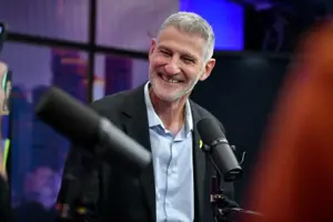 מנהיג השמאל? כשסרי ושלזינגר הוציאו את יאיר גולן מהארון