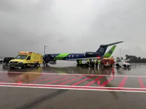 אחרי 40 שעות טיסה: הגיבור מהפיגוע באוסטרליה נחת להמשך טיפול בישראל