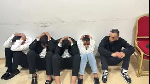 תיעוד חריג: רוקדים עם ילד על הכתפיים, כשאקדח בידו - המשטרה פשטה על החתונה | צפו