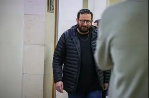 שופט המחוזי דחה את בקשת הפרקליטות: אוריך לא יורחק מלשכת רה"מ
