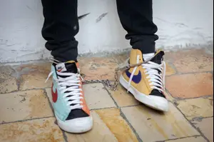 זמר מוכר נעצר בחשד להחזקת סמים