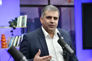 השר שתוקף את הממשלה: 