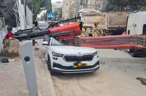 נקבע מותה של בת 70 שנפגעה ממשאית מנוף שקרסה בירושלים