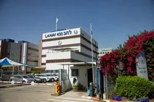 מנכ"ל משרד ממשלתי ושני בכירים נוספים נחקרו בחשד לשימוש לרעה 