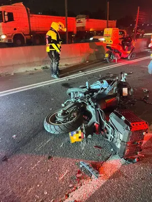 2 תאונות קשות בכביש 4: אופנוען נהרג, 2 גברים נפצעו באורח קשה