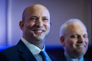 סקר מעריב: בנט מתחזק - ומי נחלש?