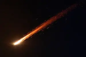 שעות של הכרעה: לילה מתוח בישראל אחרי מתקפת הטילים מאיראן