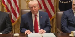 טראמפ: נתתי לאיראן עשרה ימים - אם לא, אשמיד את תחנות הכוח שלהם