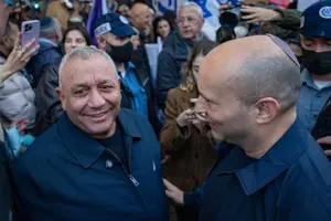 איזנקוט ובנט מטפסים, נתניהו יורד, ולראשונה מינואר - רוב לגוש ללא המפלגות הערביות