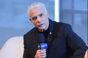 לאחר עימות חריף במליאה: לפיד דורש להשעות את סגן יו