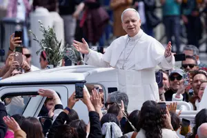 האפיפיור במסר מרומז נגד מנהיגי ארה