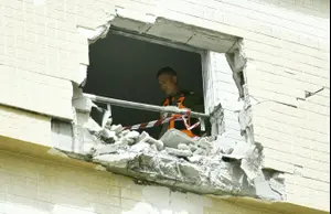 טיל מצרר התפצל מעל גוש דן: 6 זירות פגיעה ו-2 פצועים קל