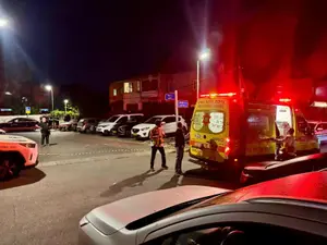 גבר נורה בהרצליה: המשטרה פתחה בחקירה, מצבו אנוש