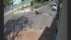 שדד באכזריות אישה בת 78 בחדרה - והותיר אותה על הכביש | תיעוד