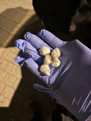 סחר בסמים ומכירת אלכוהול לקטינים: המשטרה עצרה שני תושבי יפו ביום העצמאות