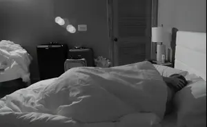 טירוף באוהל: משתתף ריאליטי בגד בחברתו עם 2 נשים - והיא נקמה